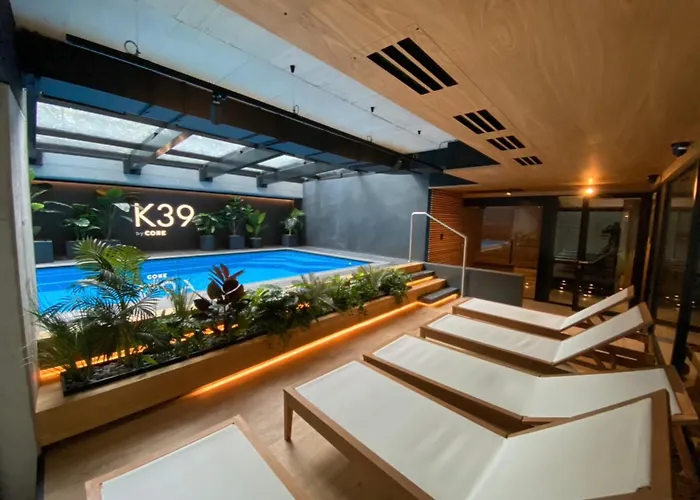 Deluxe Industrial Apartment Free Parking, Swimming Pool, Sauna & Gym