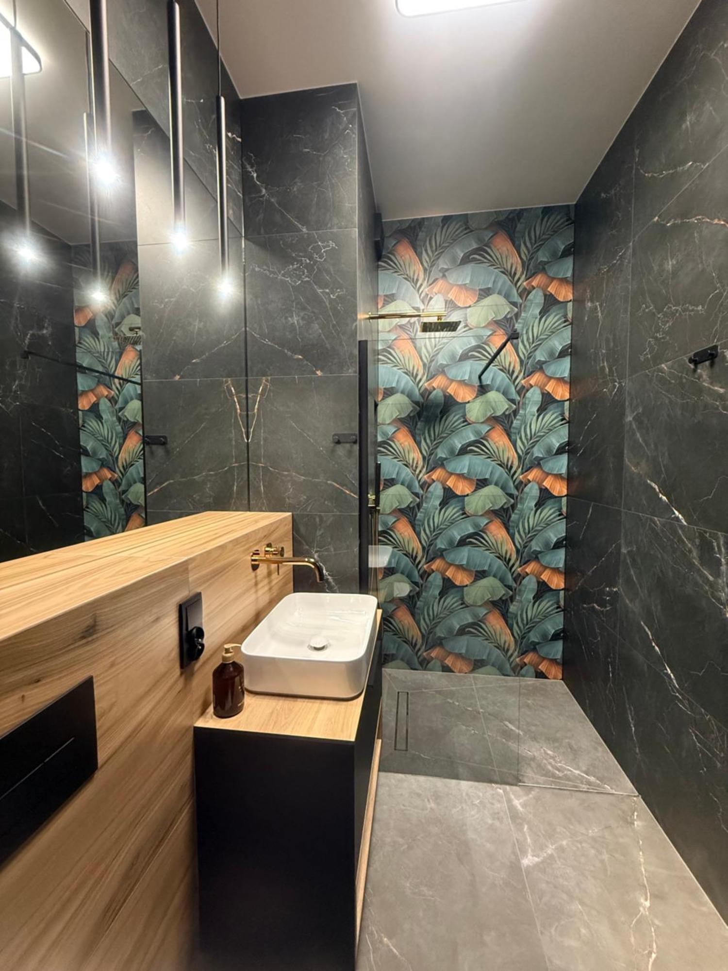 Deluxe Industrial Free Parking, Swimming Pool, Sauna & Gym * Krakau