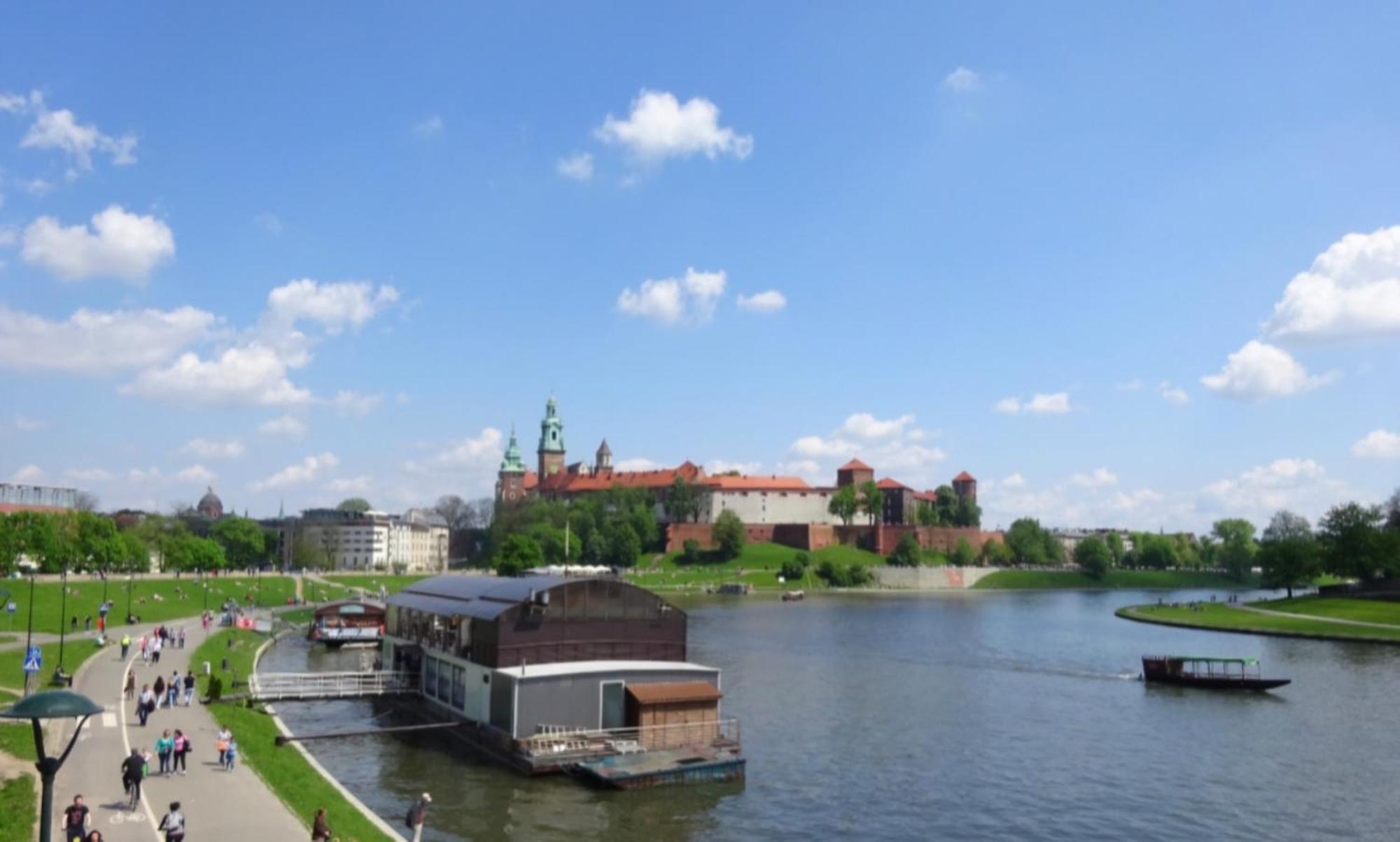 Apartment Deluxe Industrial Free Parking, Swimming Pool, Sauna & Gym