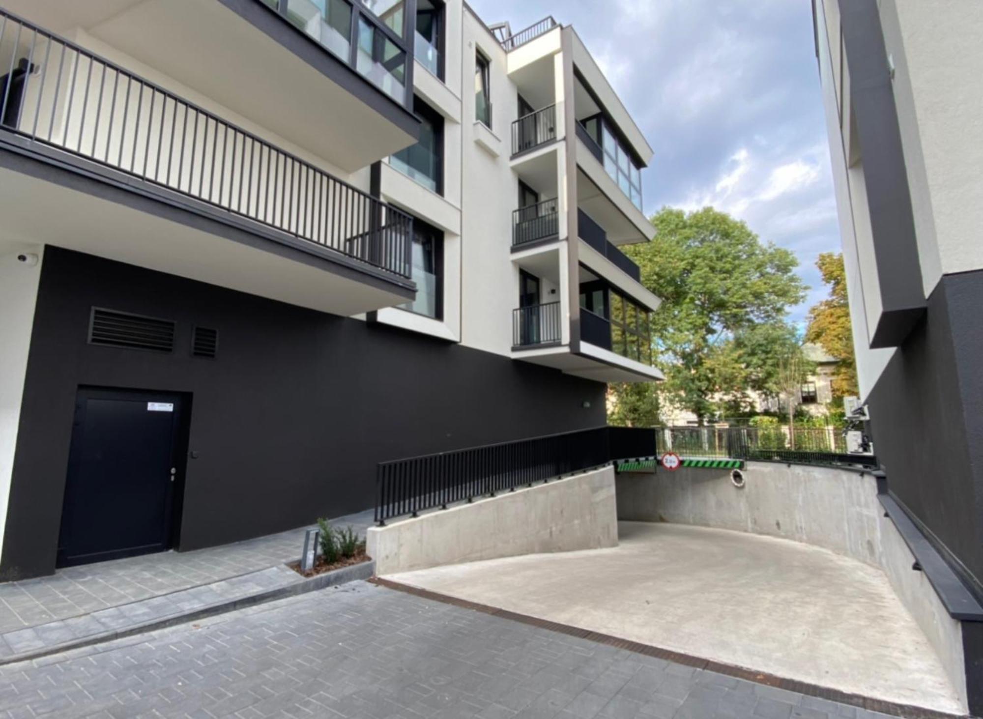 Deluxe Industrial Free Parking, Swimming Pool, Sauna & Gym * Krakau