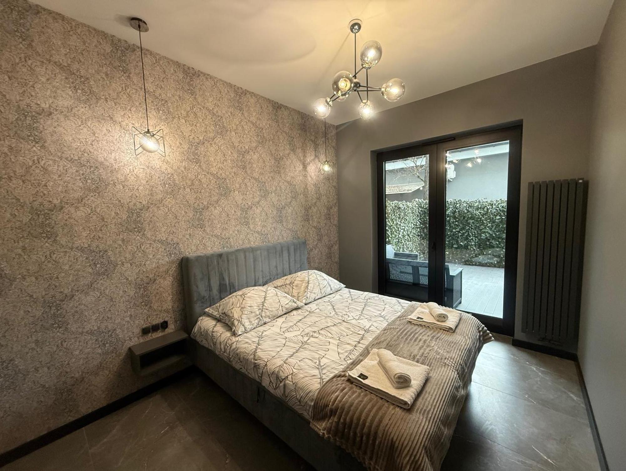 Deluxe Industrial Free Parking, Swimming Pool, Sauna & Gym