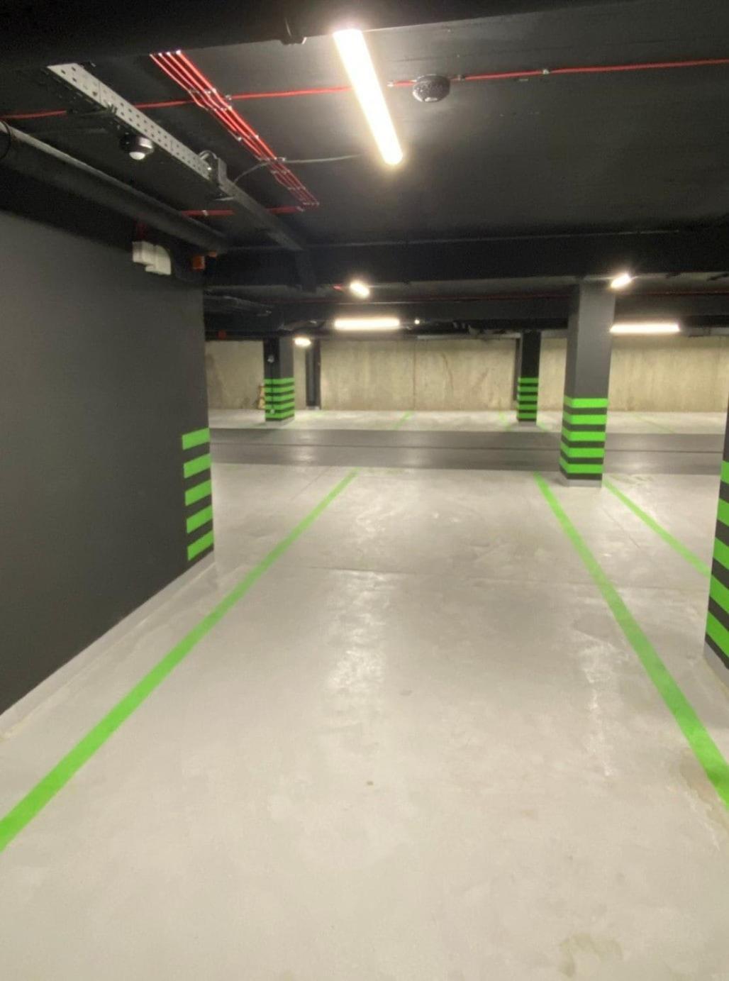 Deluxe Industrial Free Parking, Swimming Pool, Sauna & Gym *