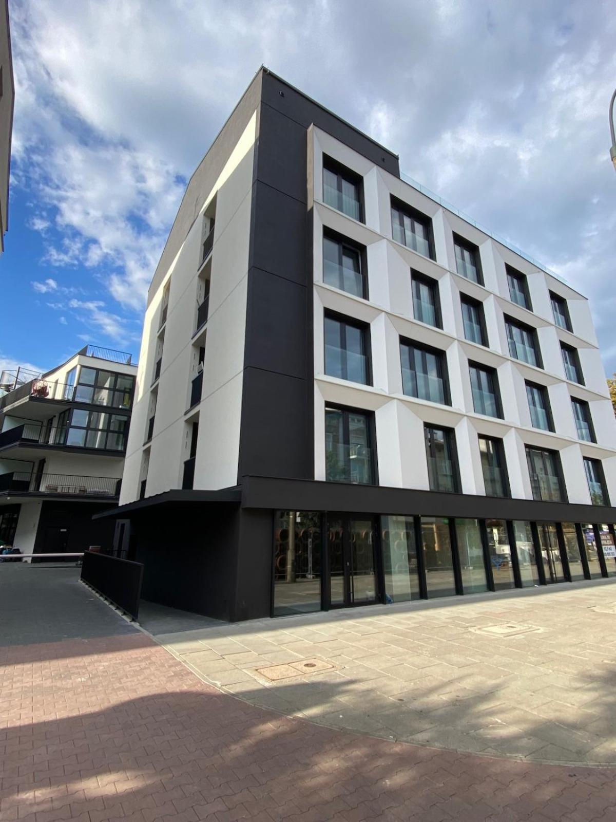Deluxe Industrial Free Parking, Swimming Pool, Sauna & Gym