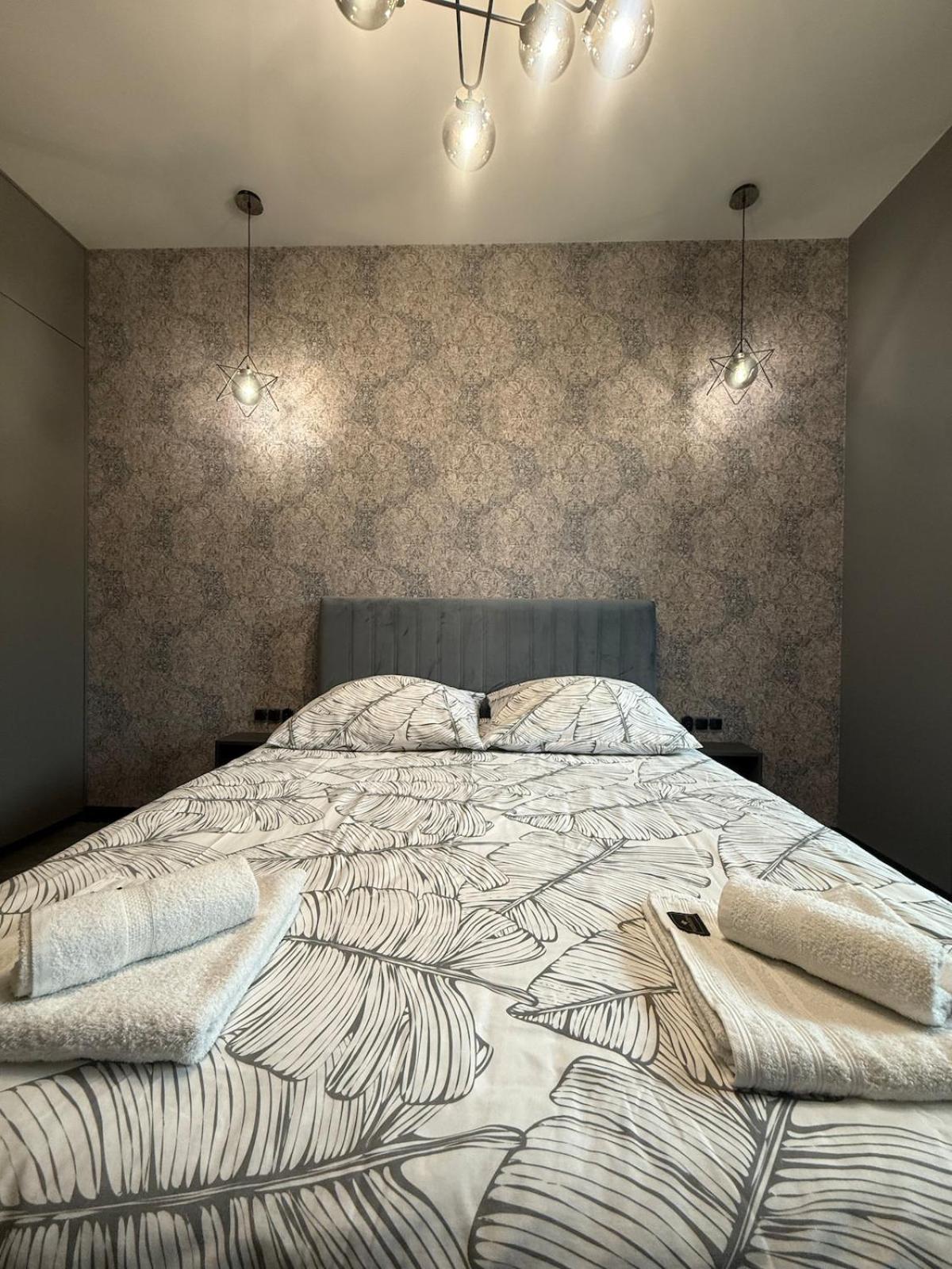 Apartment Deluxe Industrial Free Parking, Swimming Pool, Sauna & Gym *