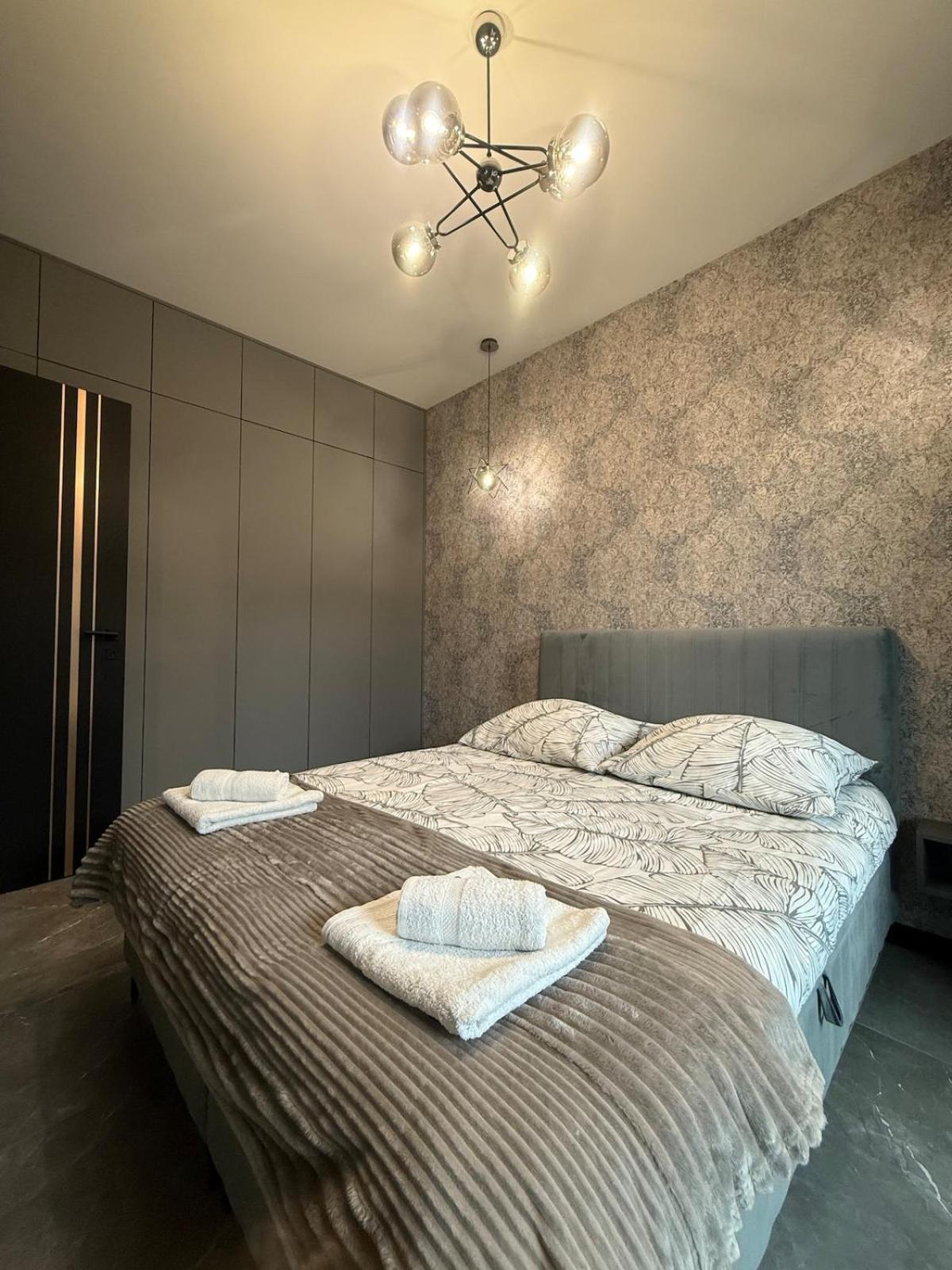 Deluxe Industrial Free Parking, Swimming Pool, Sauna & Gym