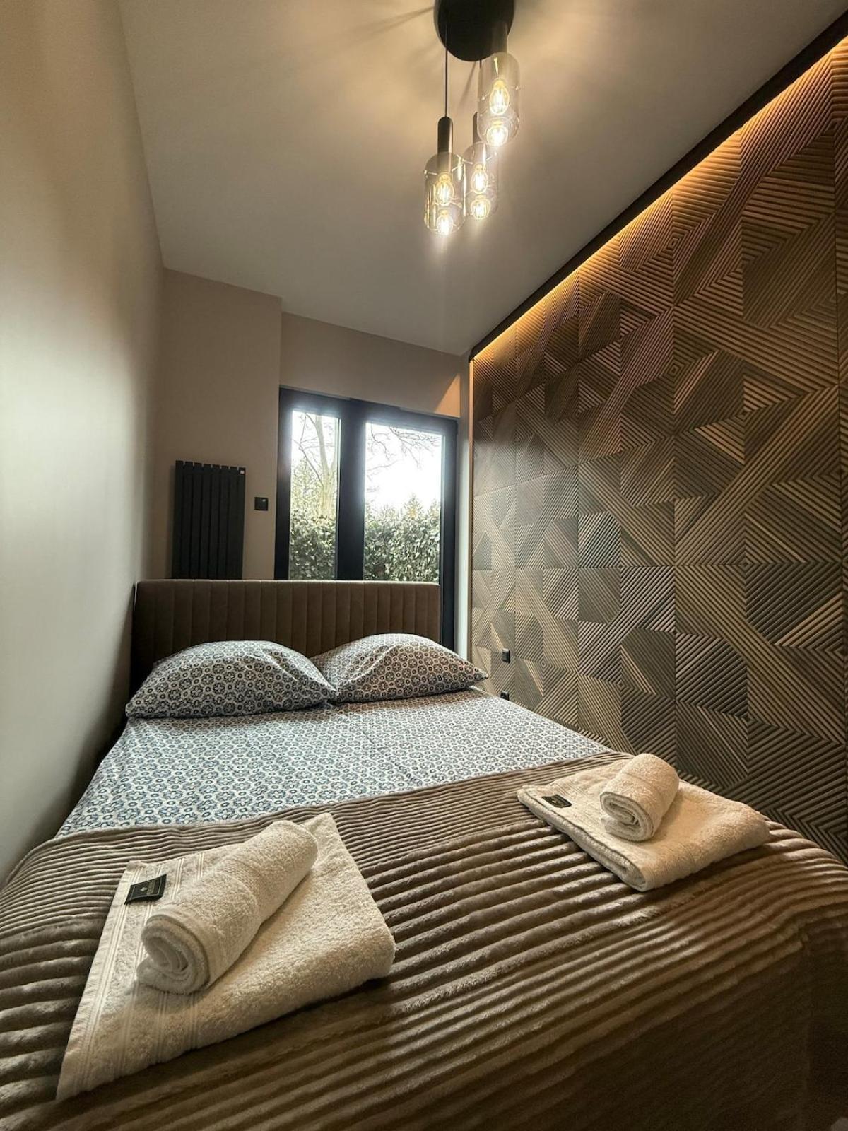 Apartment Deluxe Industrial Free Parking, Swimming Pool, Sauna & Gym Krakau
