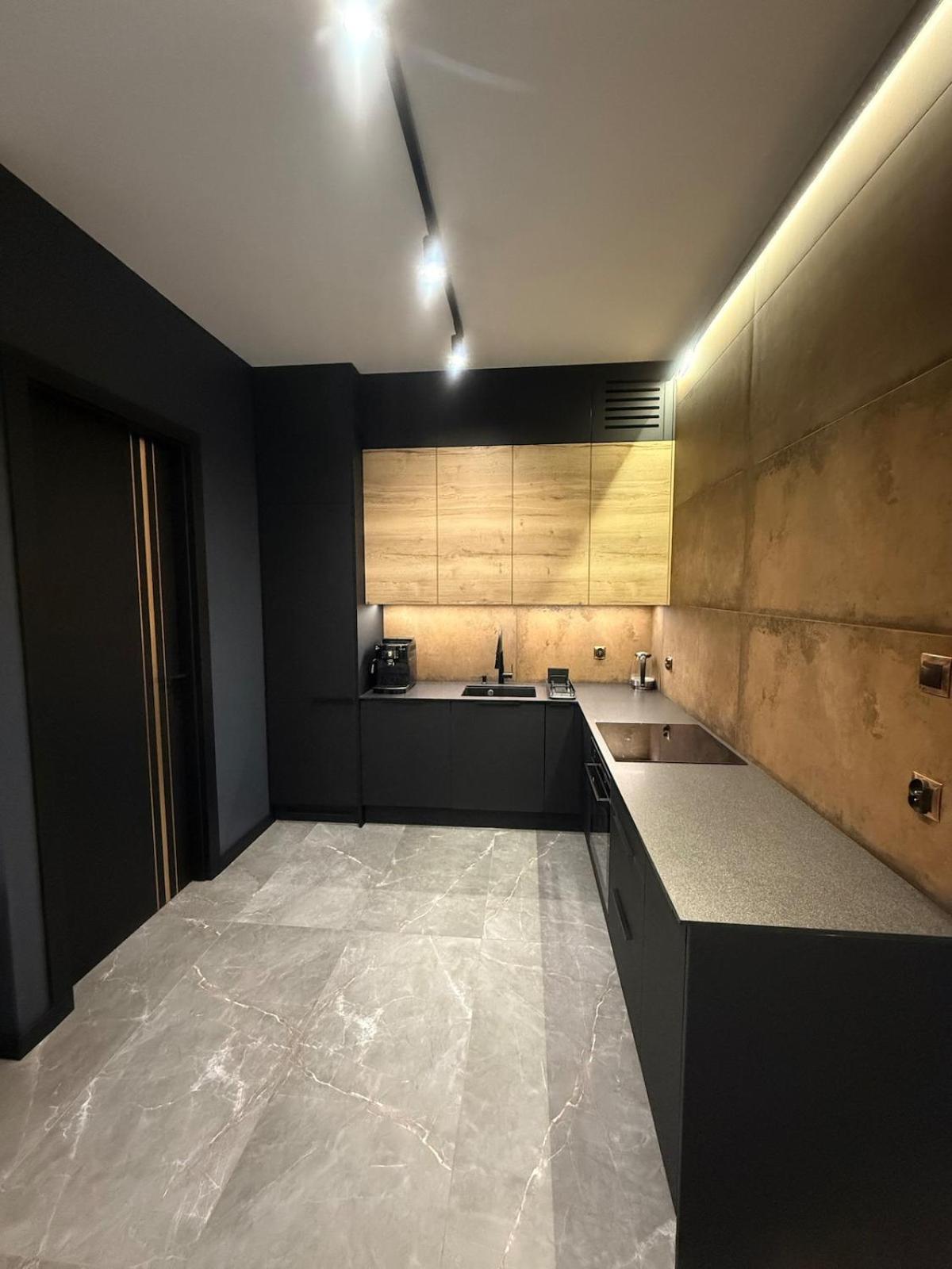 Deluxe Industrial Free Parking, Swimming Pool, Sauna & Gym Krakau
