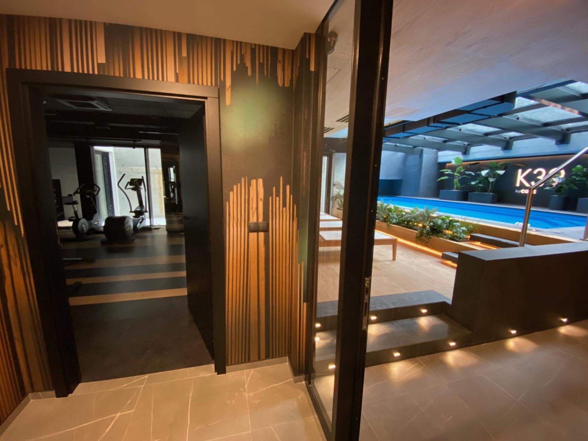 Deluxe Industrial Free Parking, Swimming Pool, Sauna & Gym