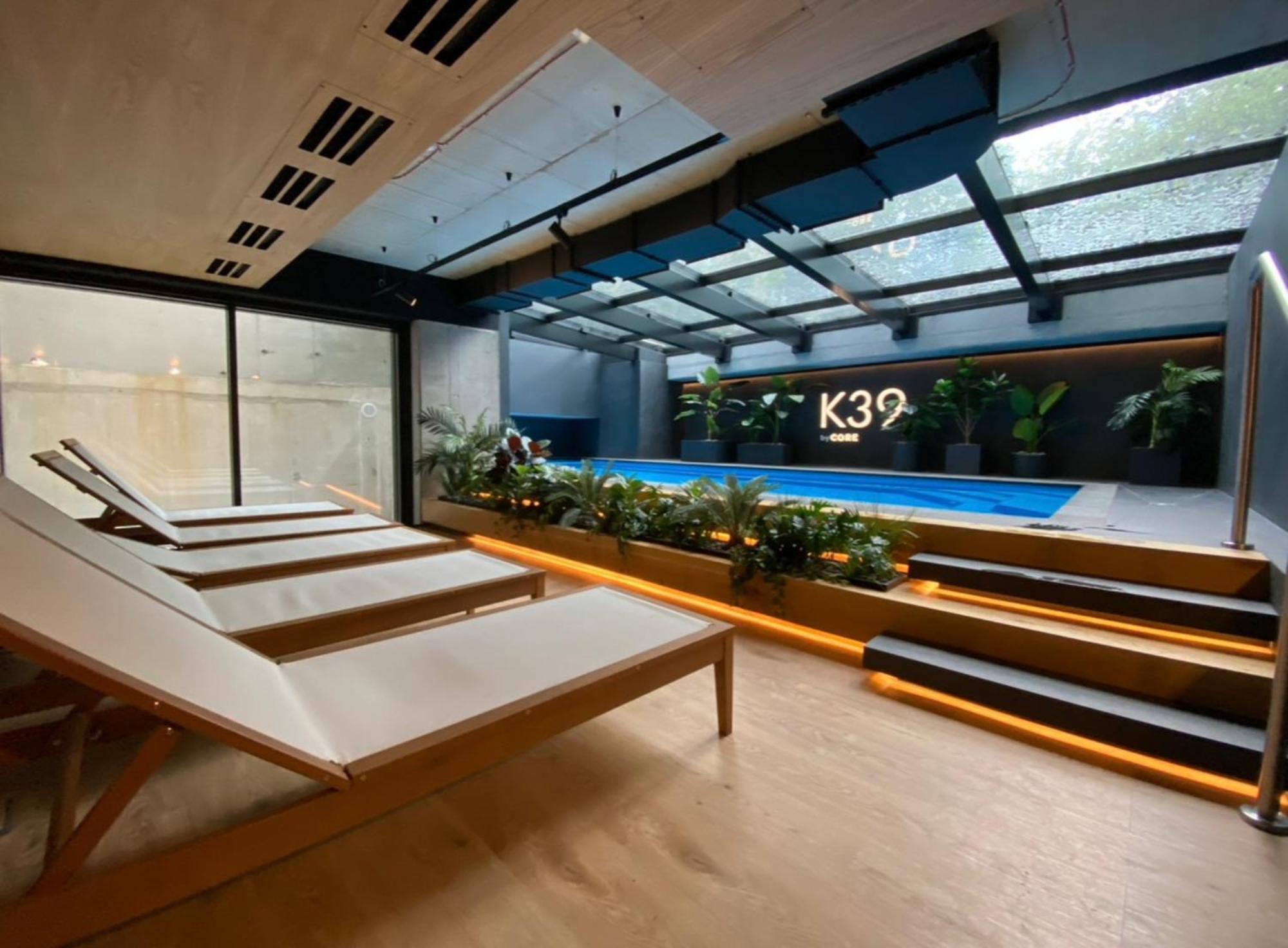 Deluxe Industrial Free Parking, Swimming Pool, Sauna & Gym Apartment Krakau