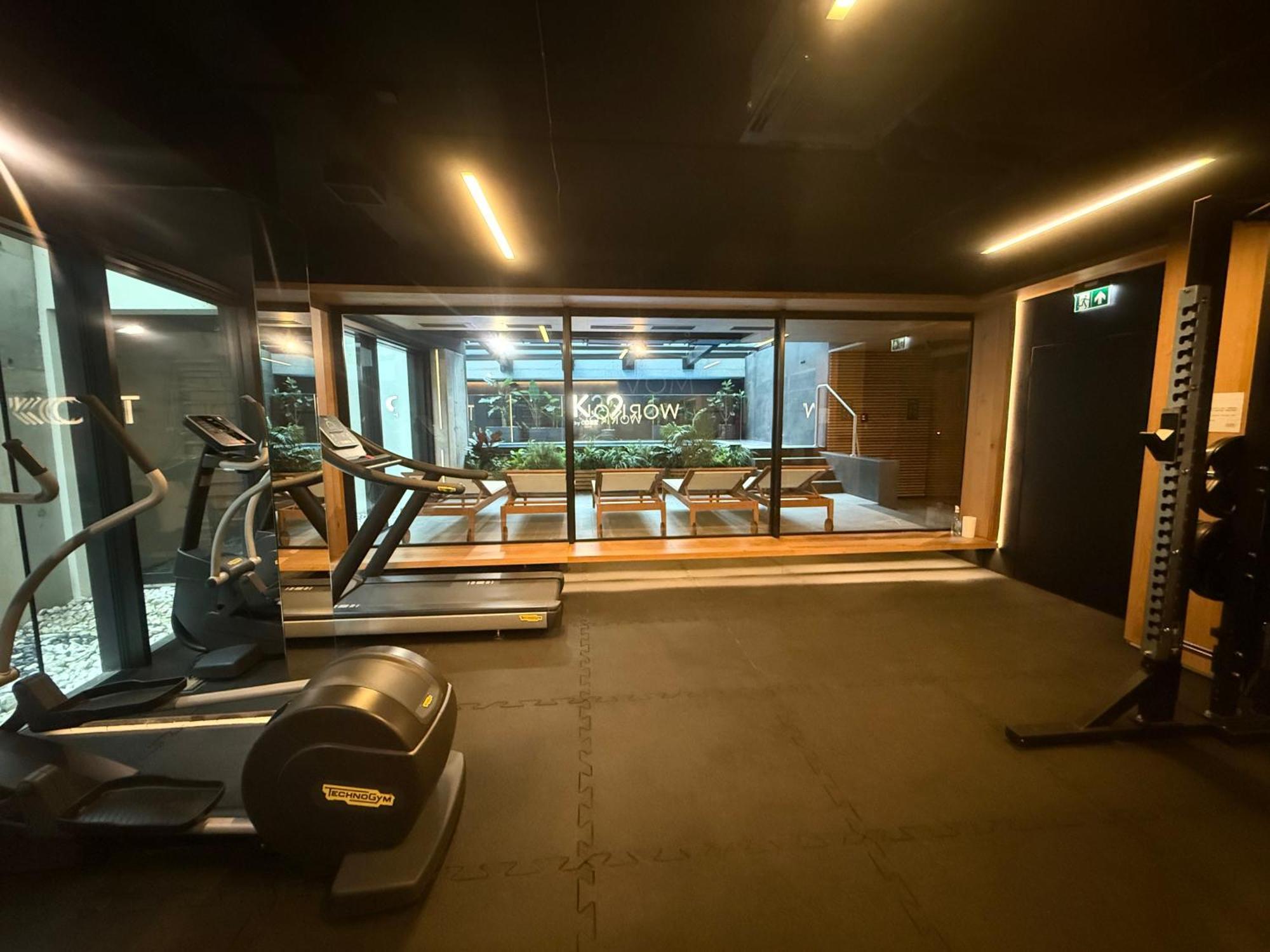 Deluxe Industrial Free Parking, Swimming Pool, Sauna & Gym